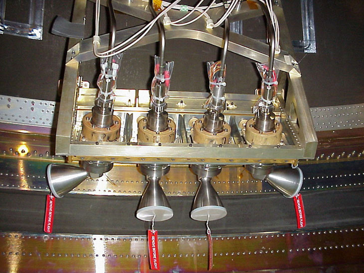 400 N Hydrazine Thruster Cluster Integrated to the Ariane 5 
						Vehicle Equipment Bay